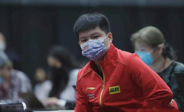 美女张开腿让男人桶爽